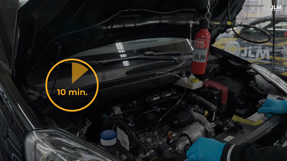 JLM Diesel Intake Extreme Clean Fluid Pack 施工シーン
